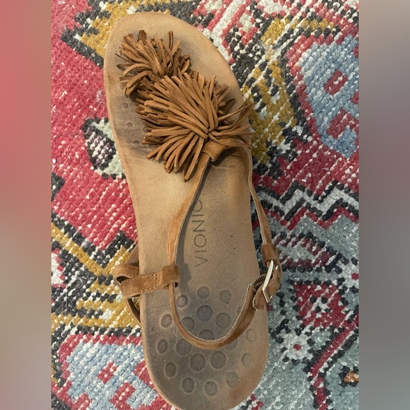 Vionic Leather Fringe Sandals (10M) - Picture 4 of 8